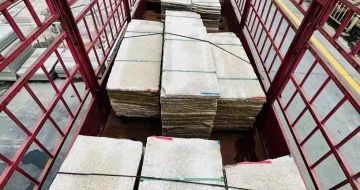 晋中 黄金麻花岗岩荔枝面，光面毛板装车完成