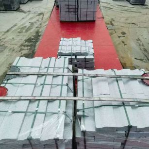 晋中 芝麻白仿形加直形路沿石出货日常