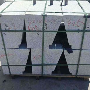 晋中 芝麻白异形坐凳，石凳