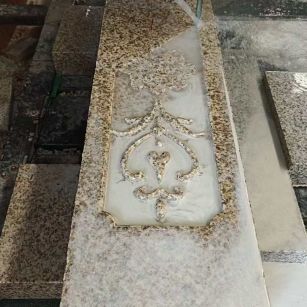 晋中 黄金麻花岗岩异形加工雕刻栏杆大柱