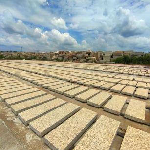 晋中 黄金麻花岗岩荔枝面地铺石防护中