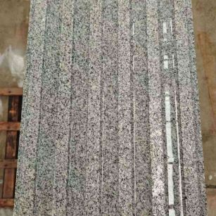 晋中 芝麻白花岗岩荔枝面雕刻盲道，盲条