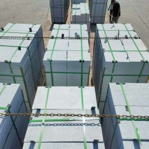 晋中 芝麻白花岗岩5公分地铺石 花岗岩厂家工厂装车日常