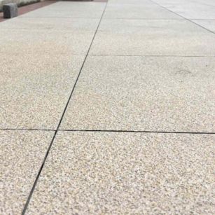 晋中 黄金麻花岗岩石板材荔枝面地面铺装效果