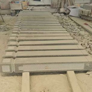 晋中 芝麻白异形加工雕刻-栏杆大柱，方柱