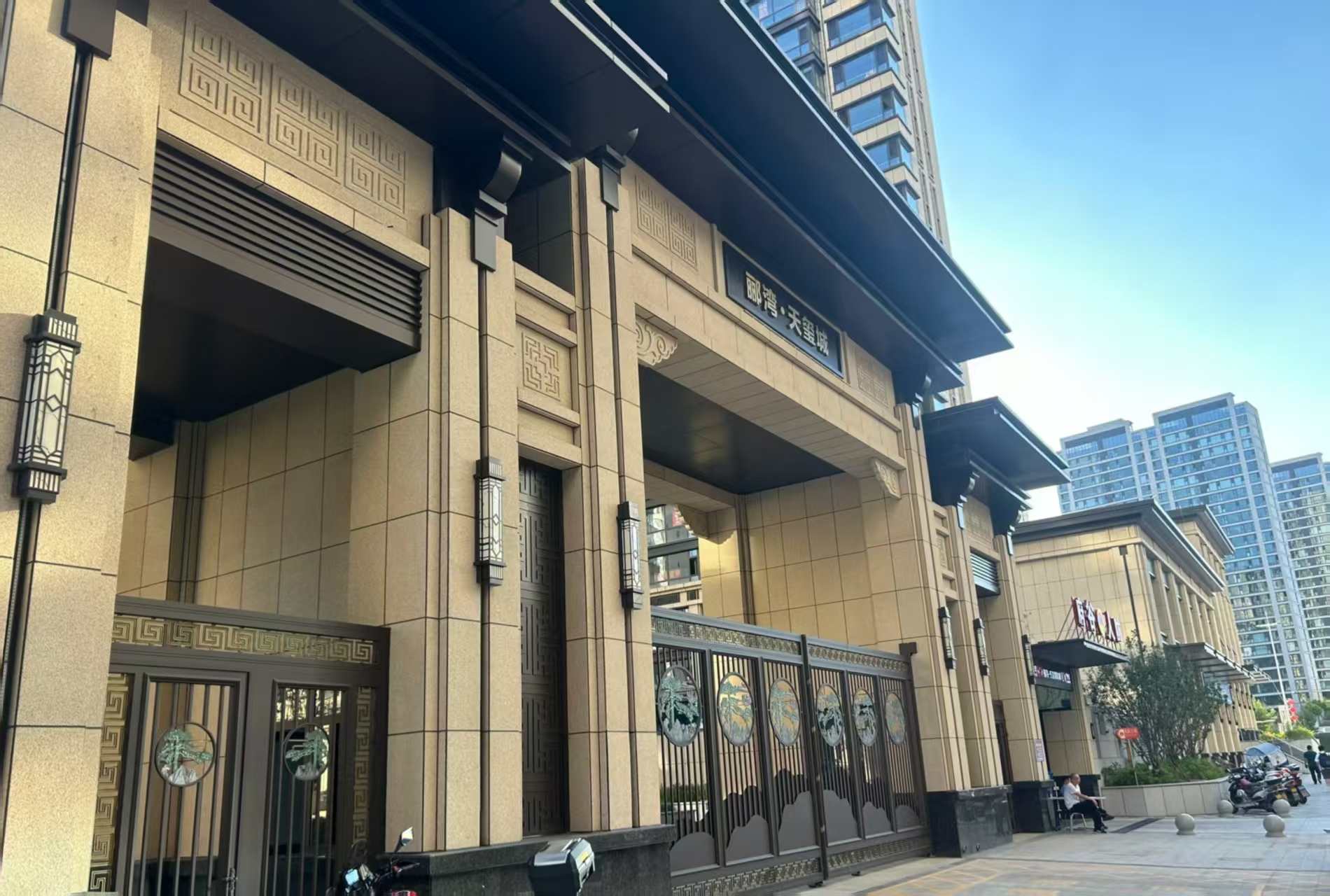 晋中 黄金麻花岗岩荔枝面小区门楼外墙干挂