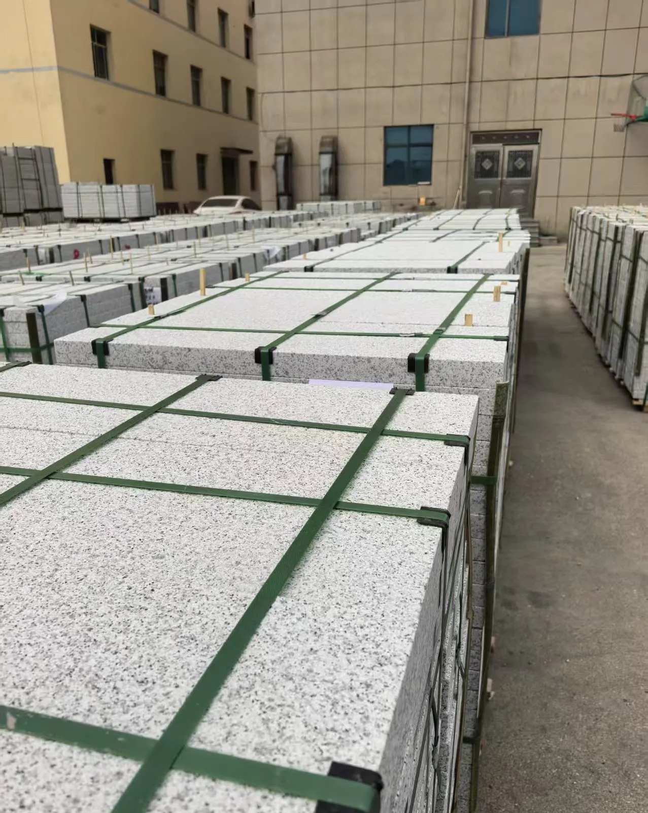 晋中 白麻花岗岩5.0公分荔枝面地铺石