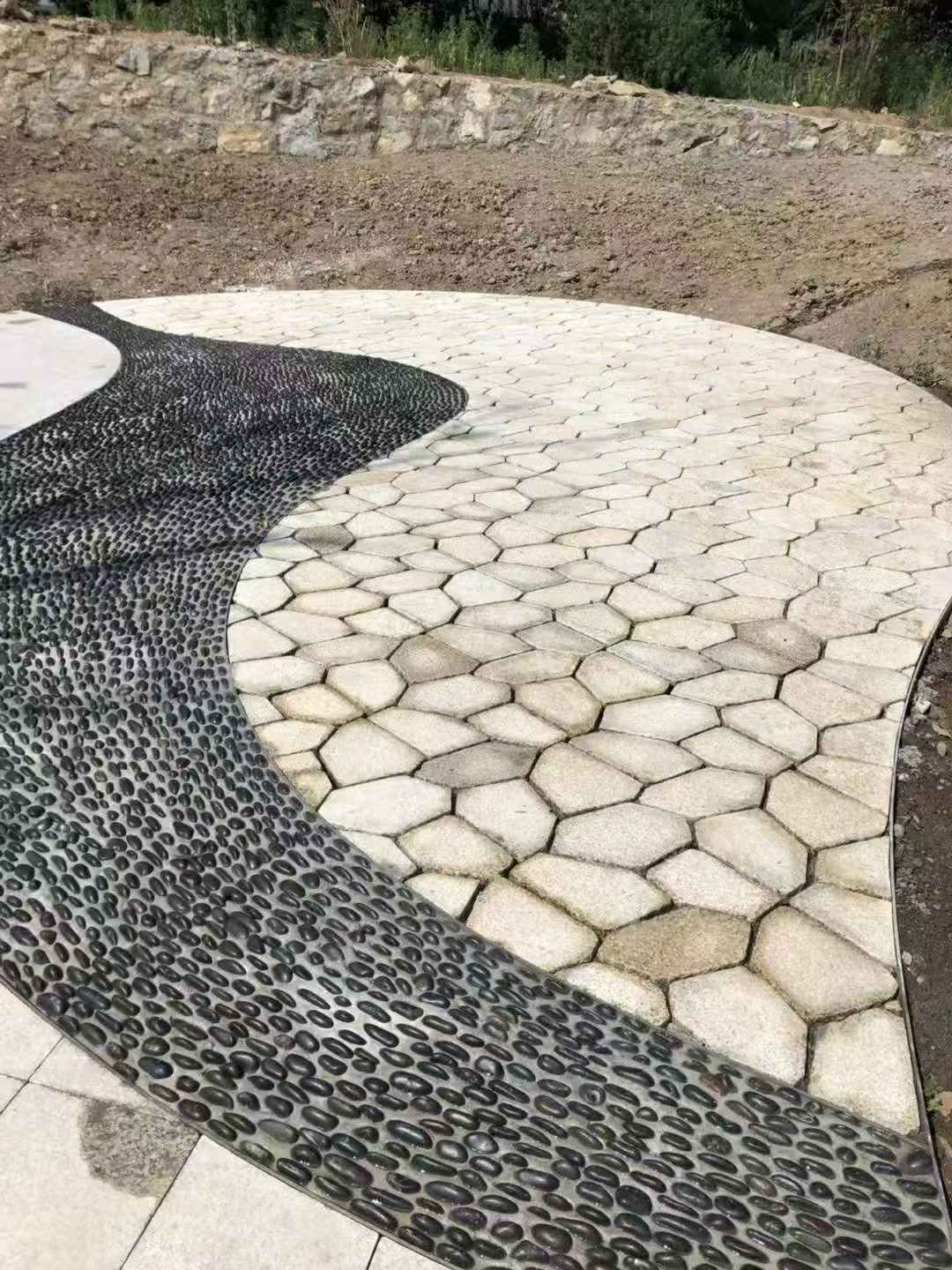 晋中 黄金麻冰裂纹地铺石工地铺装案例