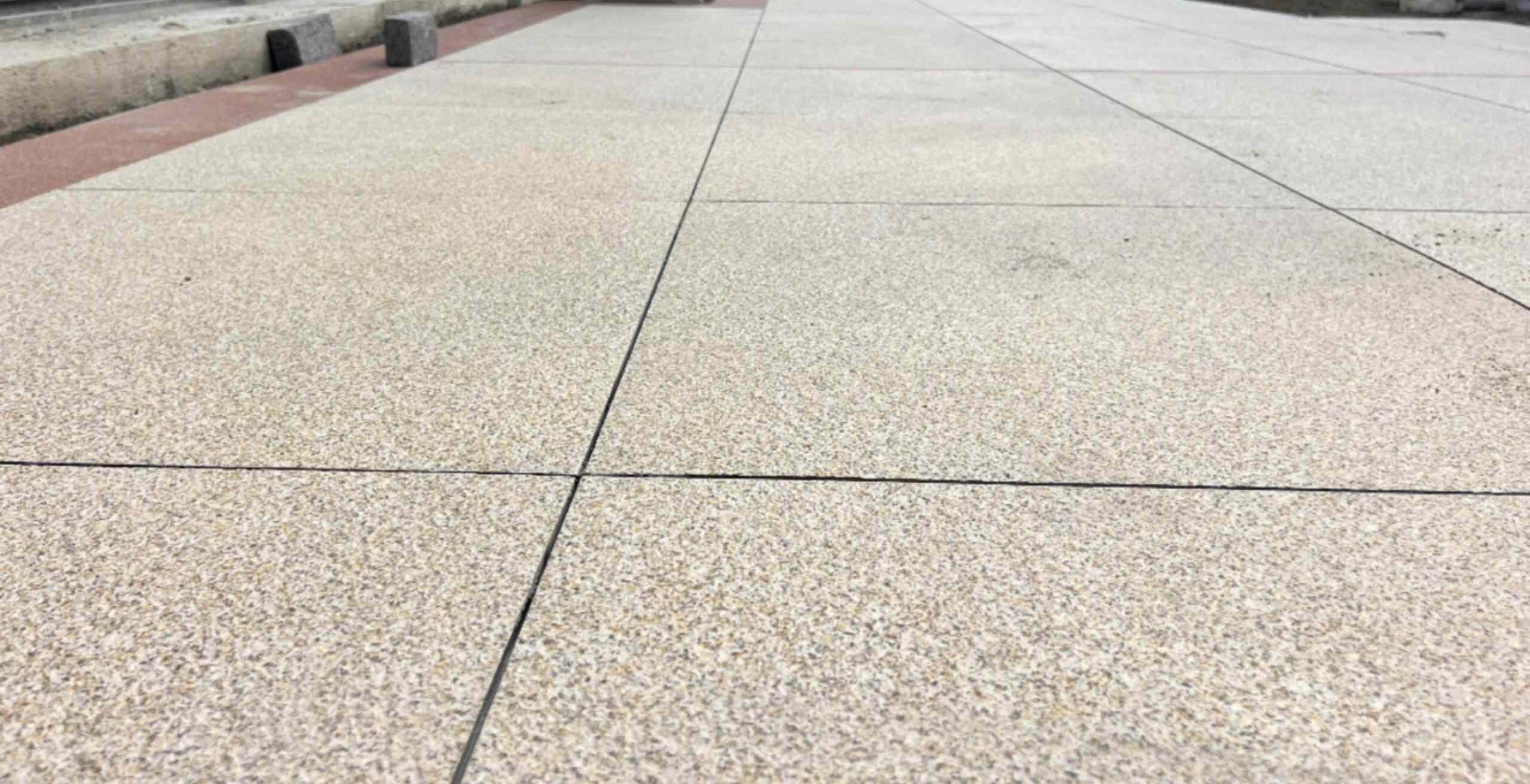 晋中 黄金麻花岗岩石板材荔枝面地面铺装效果