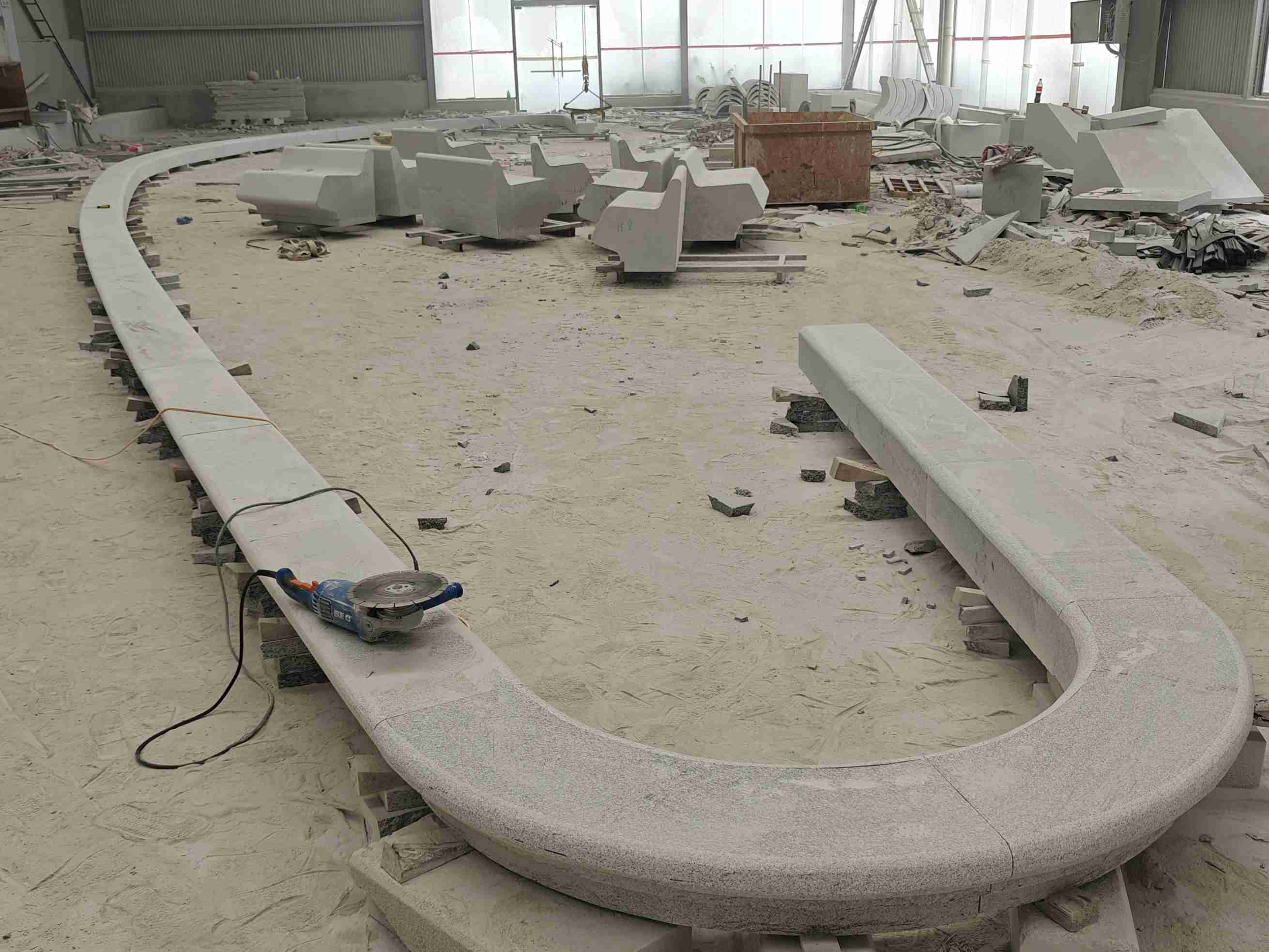 晋中 芝麻白花岗岩弧形花坛石，坐凳石