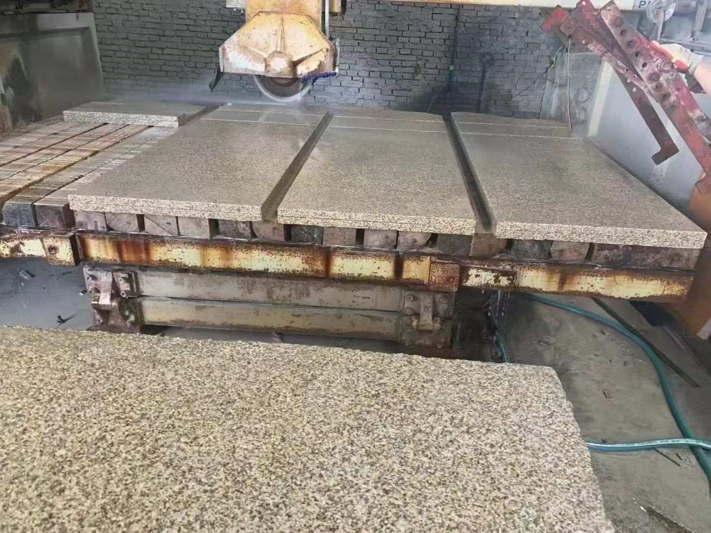 晋中 黄金麻荔枝面成品板加工