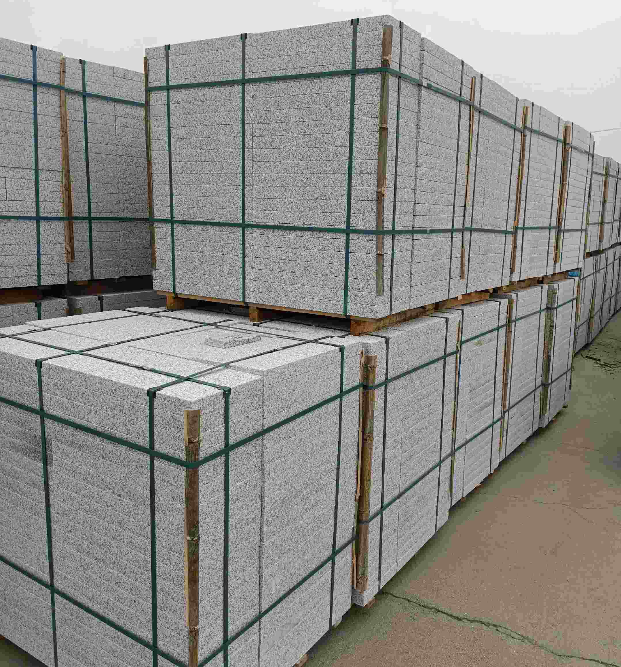 晋中 白麻花岗岩石材荔枝面地铺石（300*600*50）