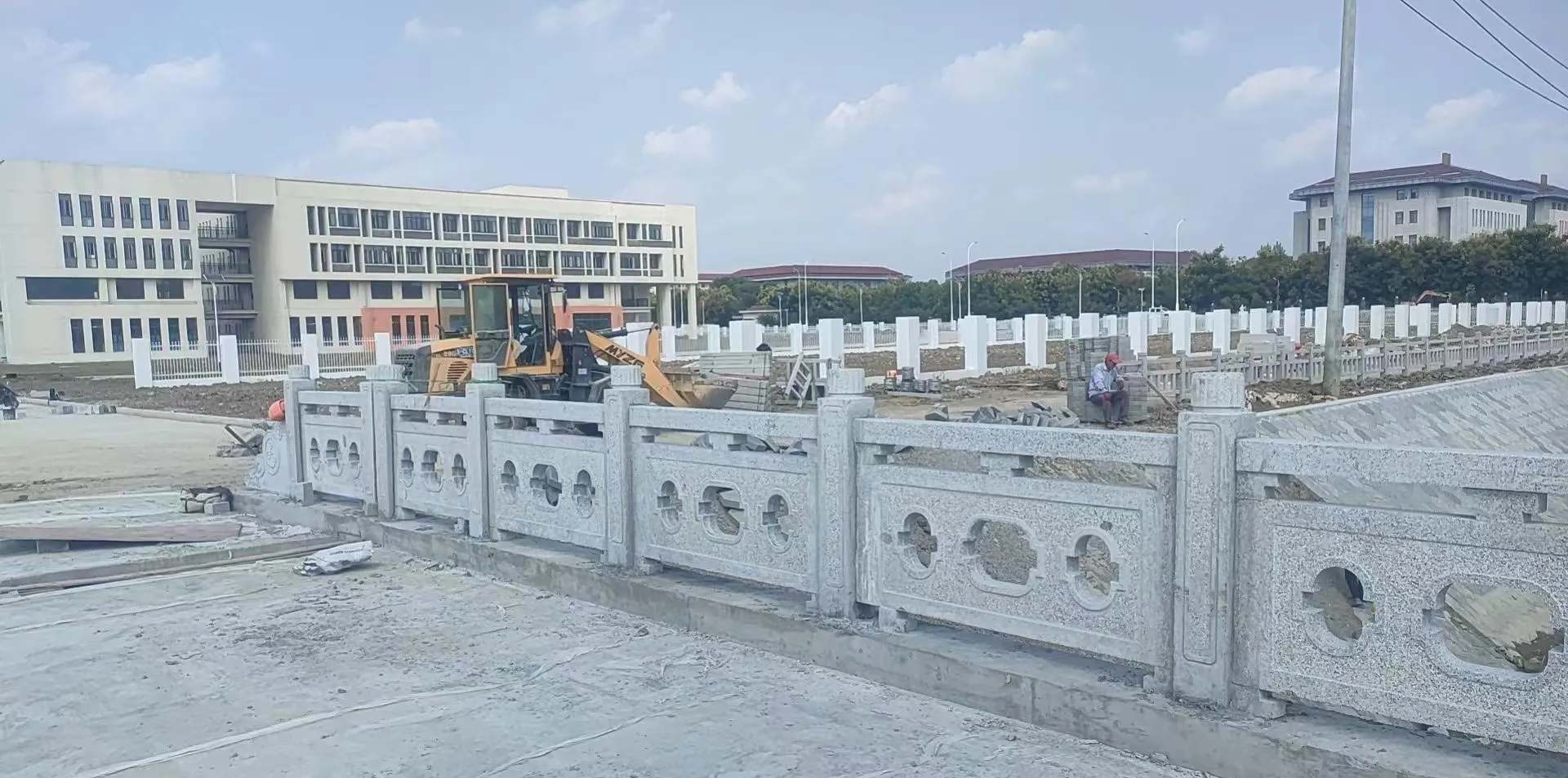 晋中 白麻花岗岩荔枝面河道栏杆