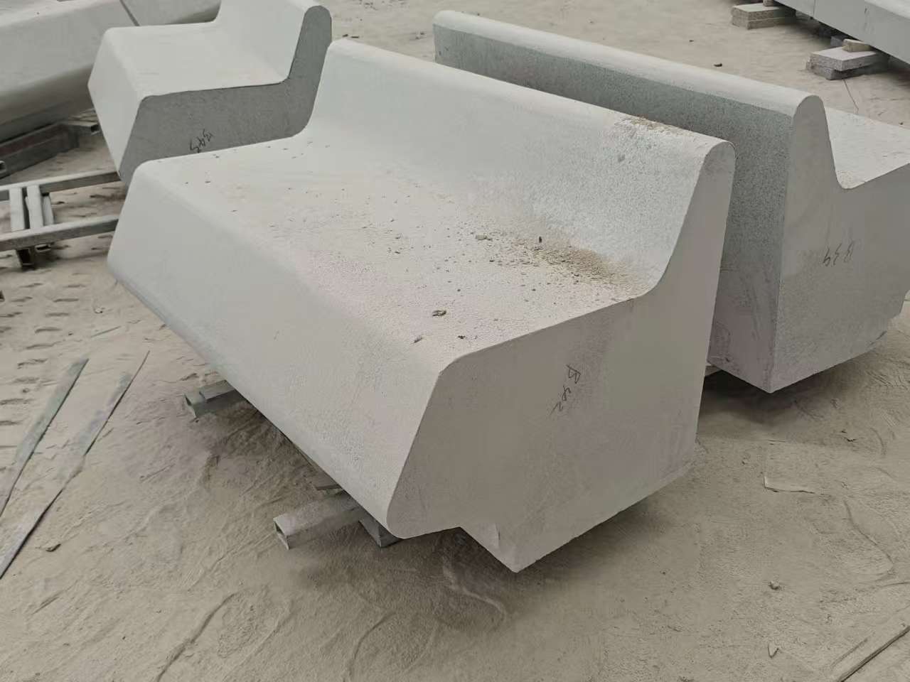 晋中 芝麻白花岗岩异形坐凳，石凳