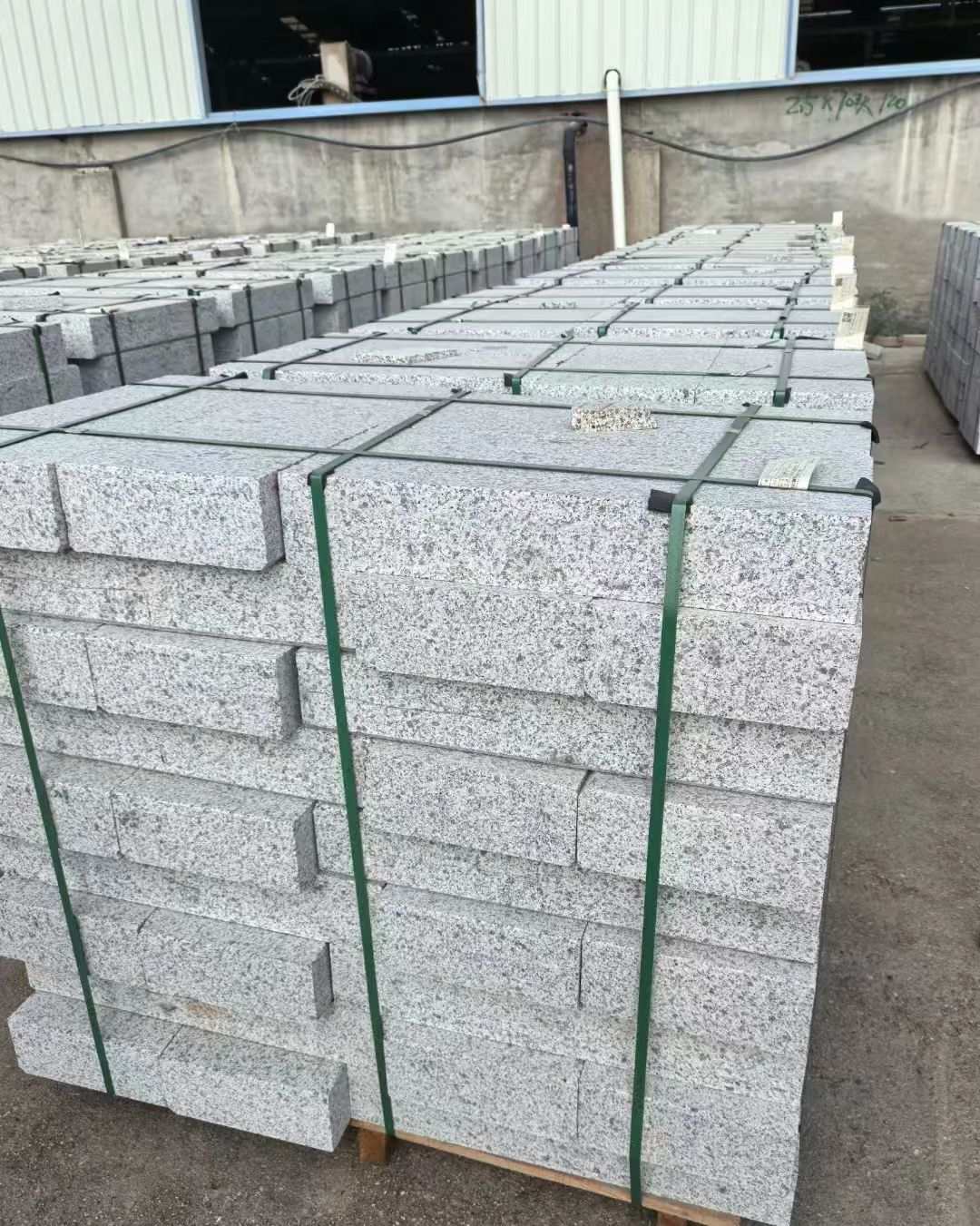 晋中 白麻花岗岩路沿石，弧形路沿石，道牙石，马路牙子，界石，路缘石，平沿石，直岩石，平缘石等