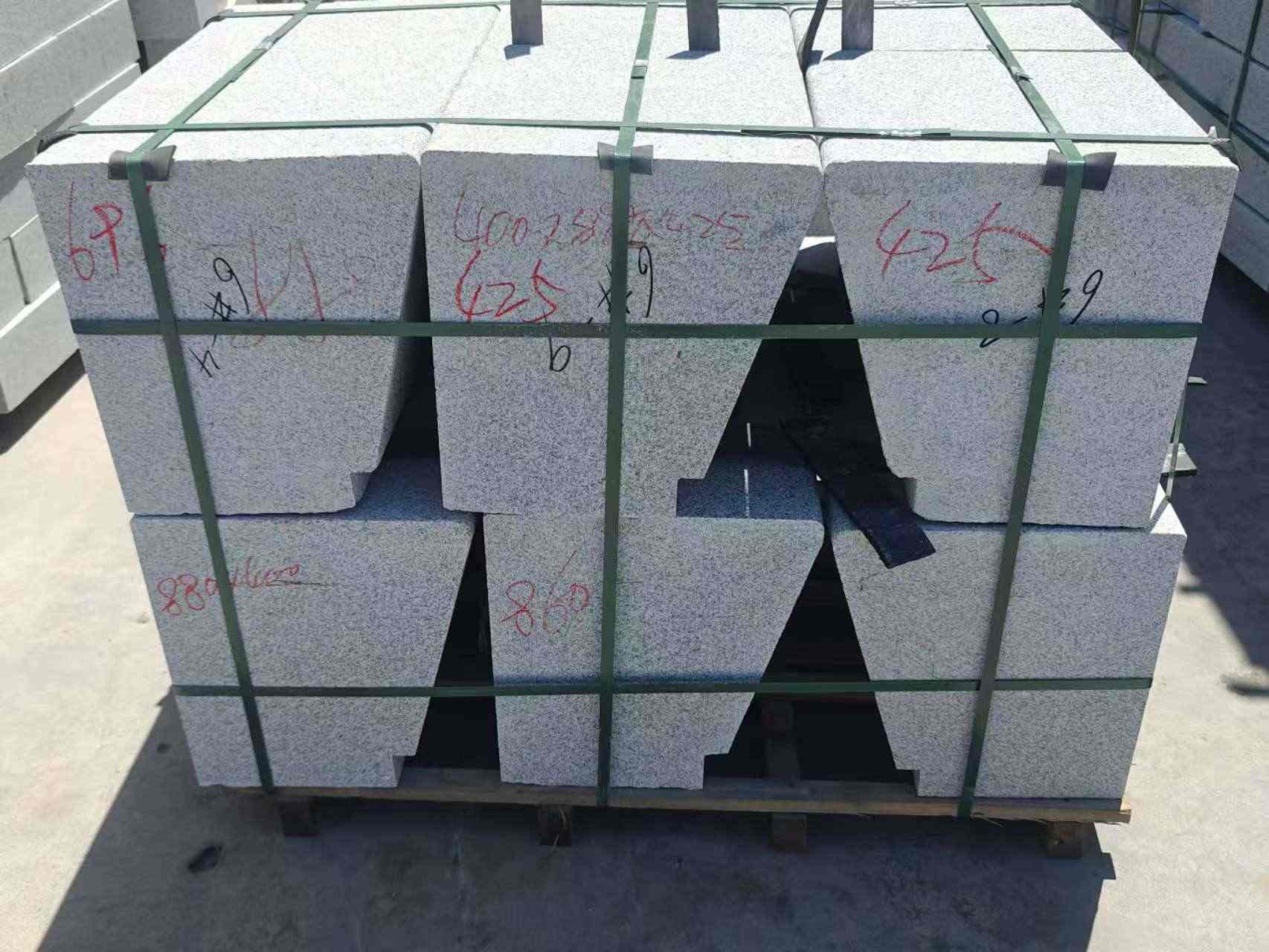 晋中 芝麻白异形坐凳，石凳