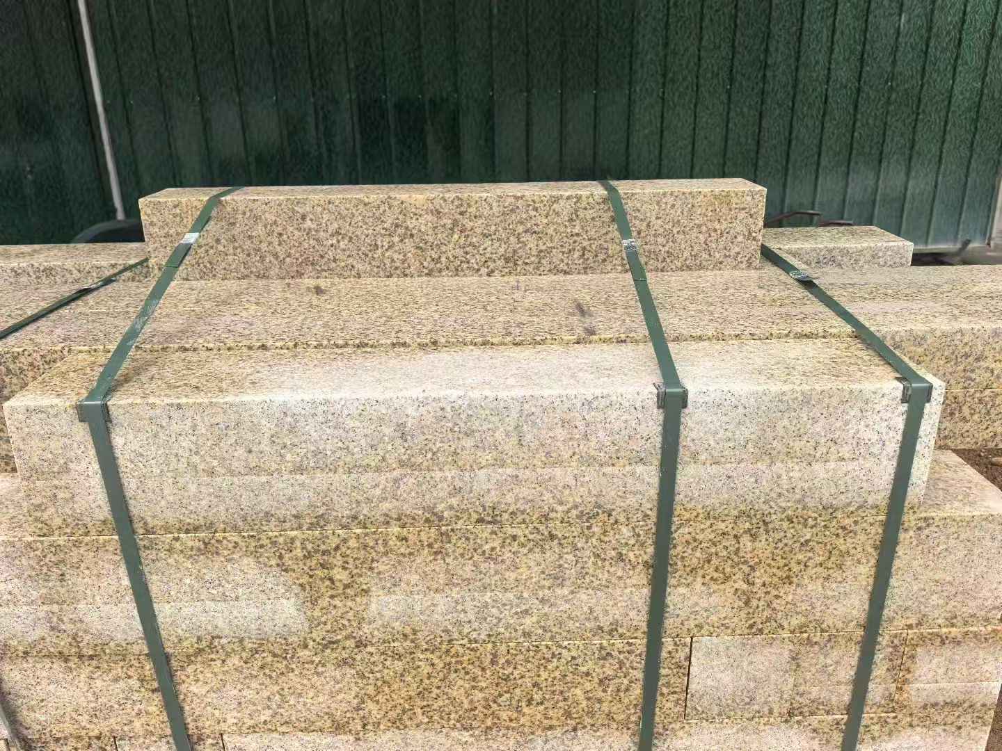 晋中 黄金麻花岗岩石材机切面栏杆料半成品