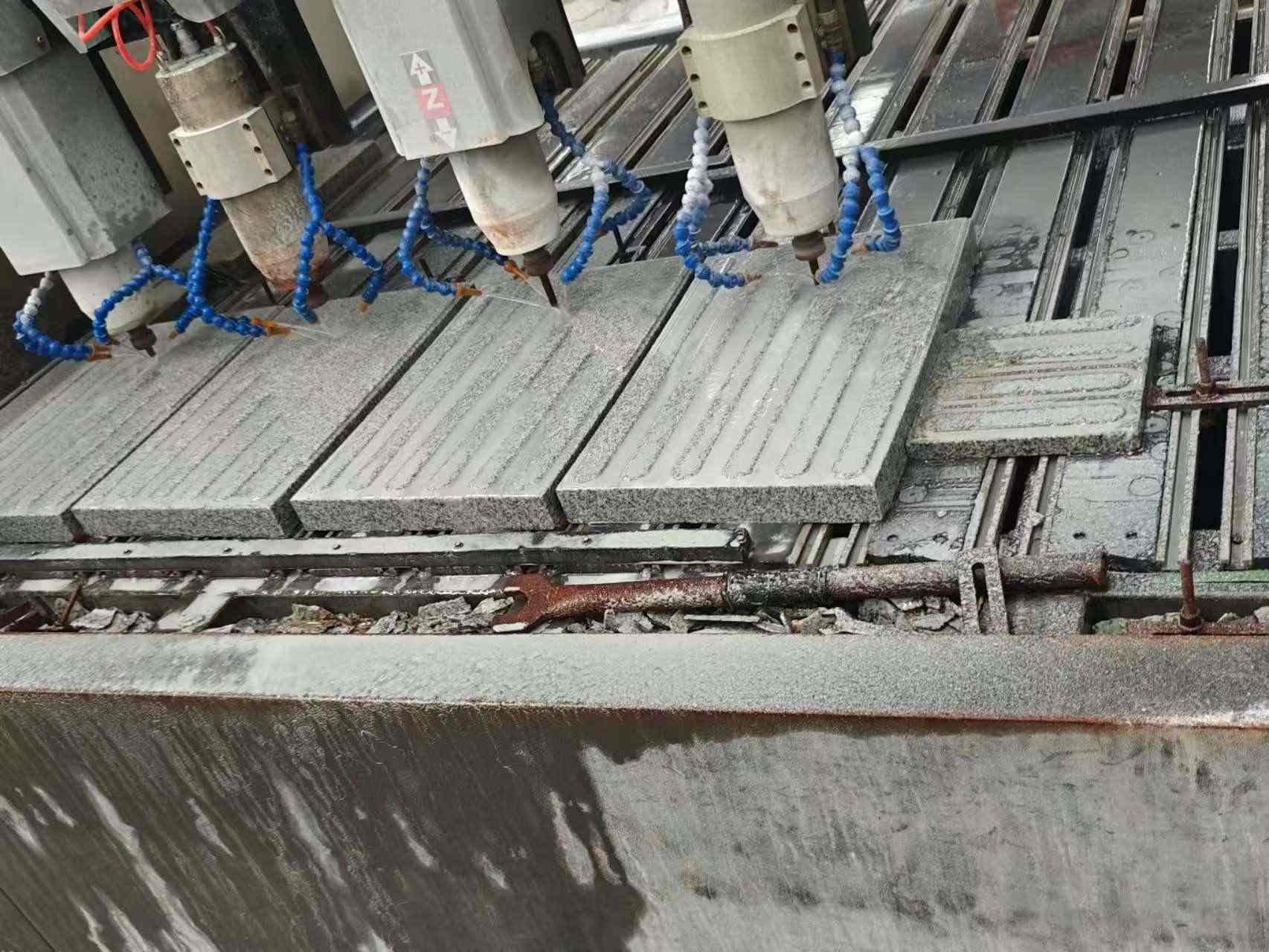 晋中 芝麻白花岗岩荔枝面盲道雕刻