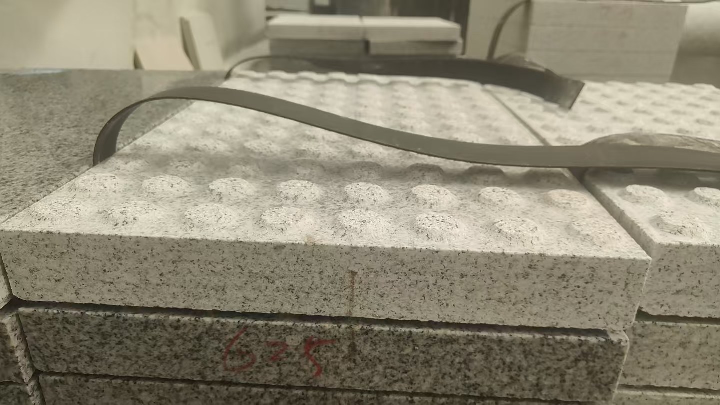 晋中 芝麻白花岗岩6.0公分荔枝面五轴加工雕刻盲点