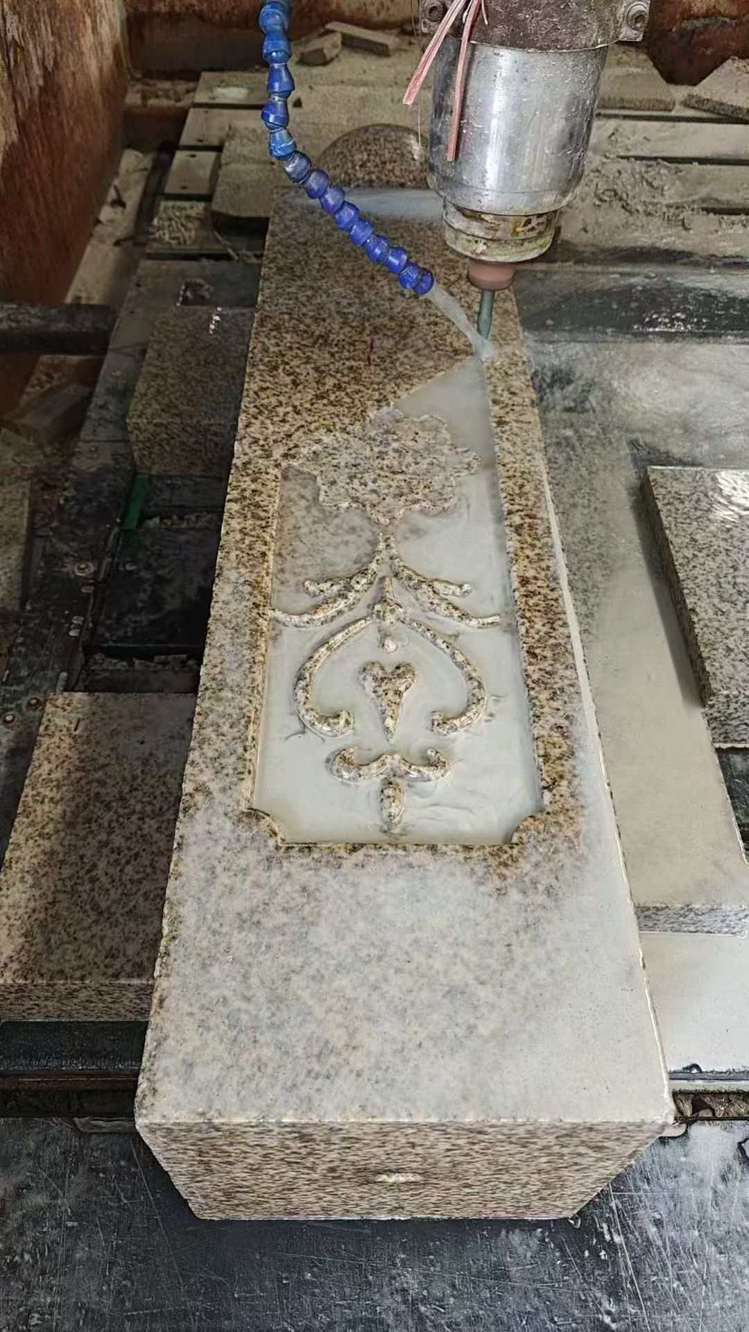 晋中 黄金麻花岗岩异形加工雕刻栏杆大柱