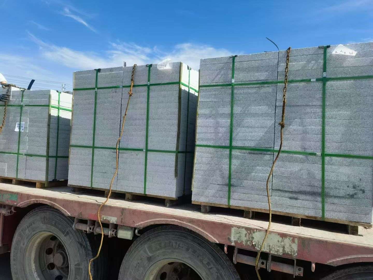 晋中 芝麻白花岗岩地铺石装车日常