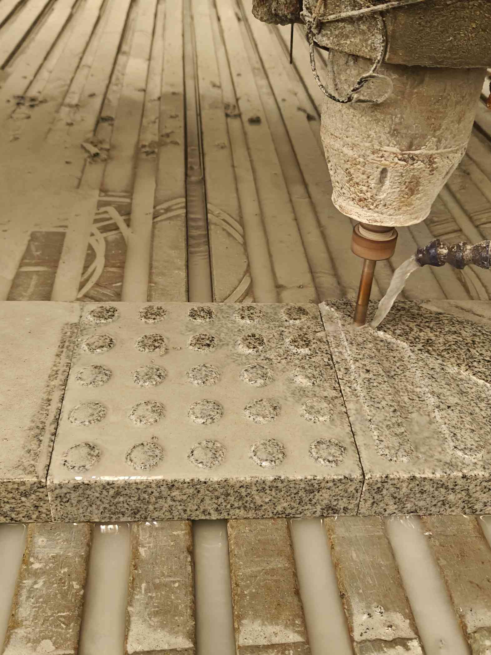 晋中 芝麻白花岗岩石材盲人石、盲道石、盲点石