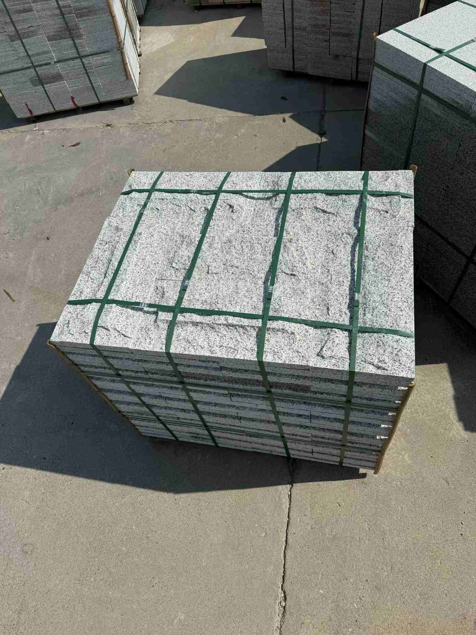 晋中 白麻花岗岩石材自然面蘑菇石成品