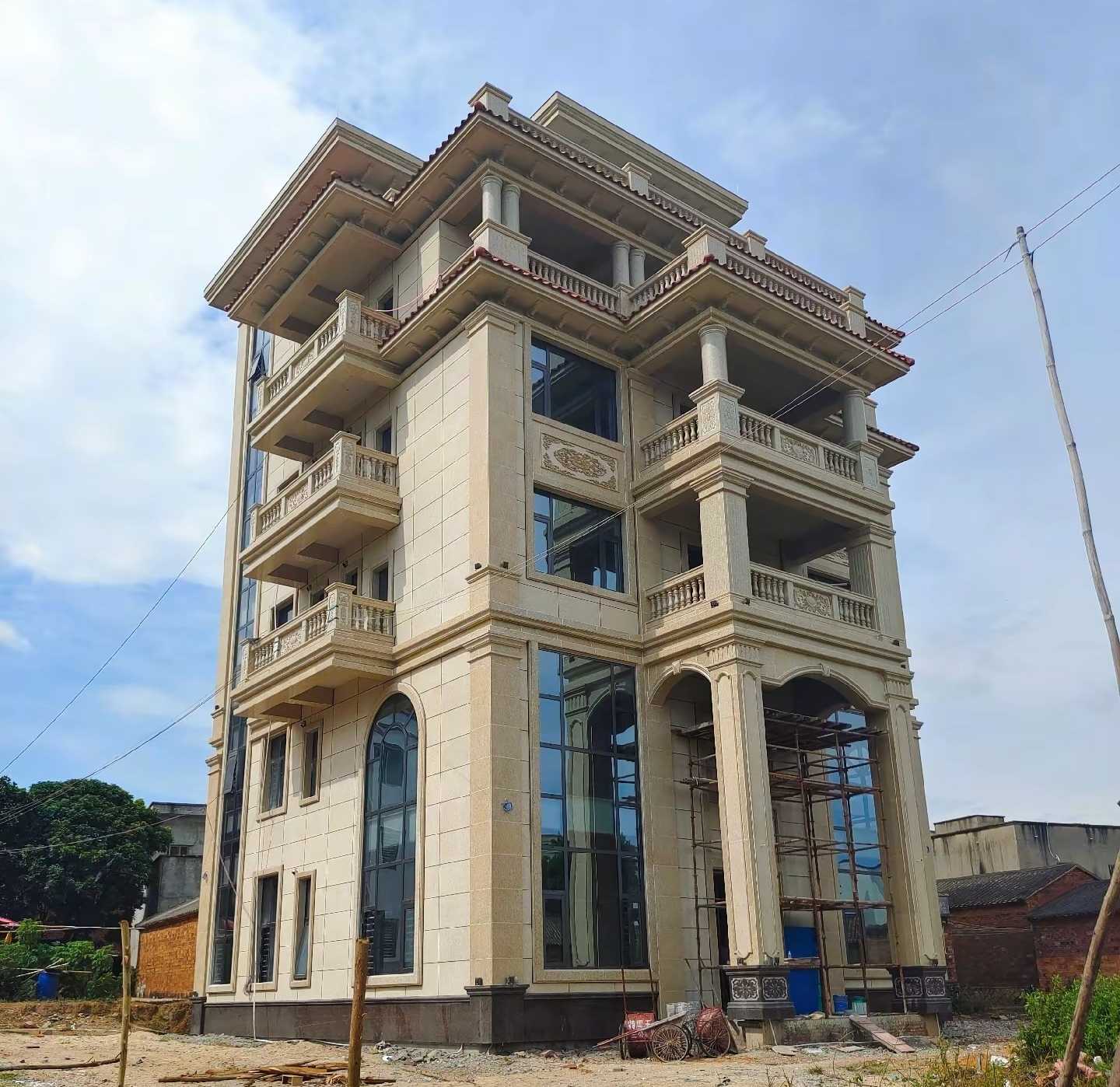 晋中 黄金麻花岗岩石材别墅外墙干挂搭配（雕花栏杆花瓶柱门楼罗马柱）