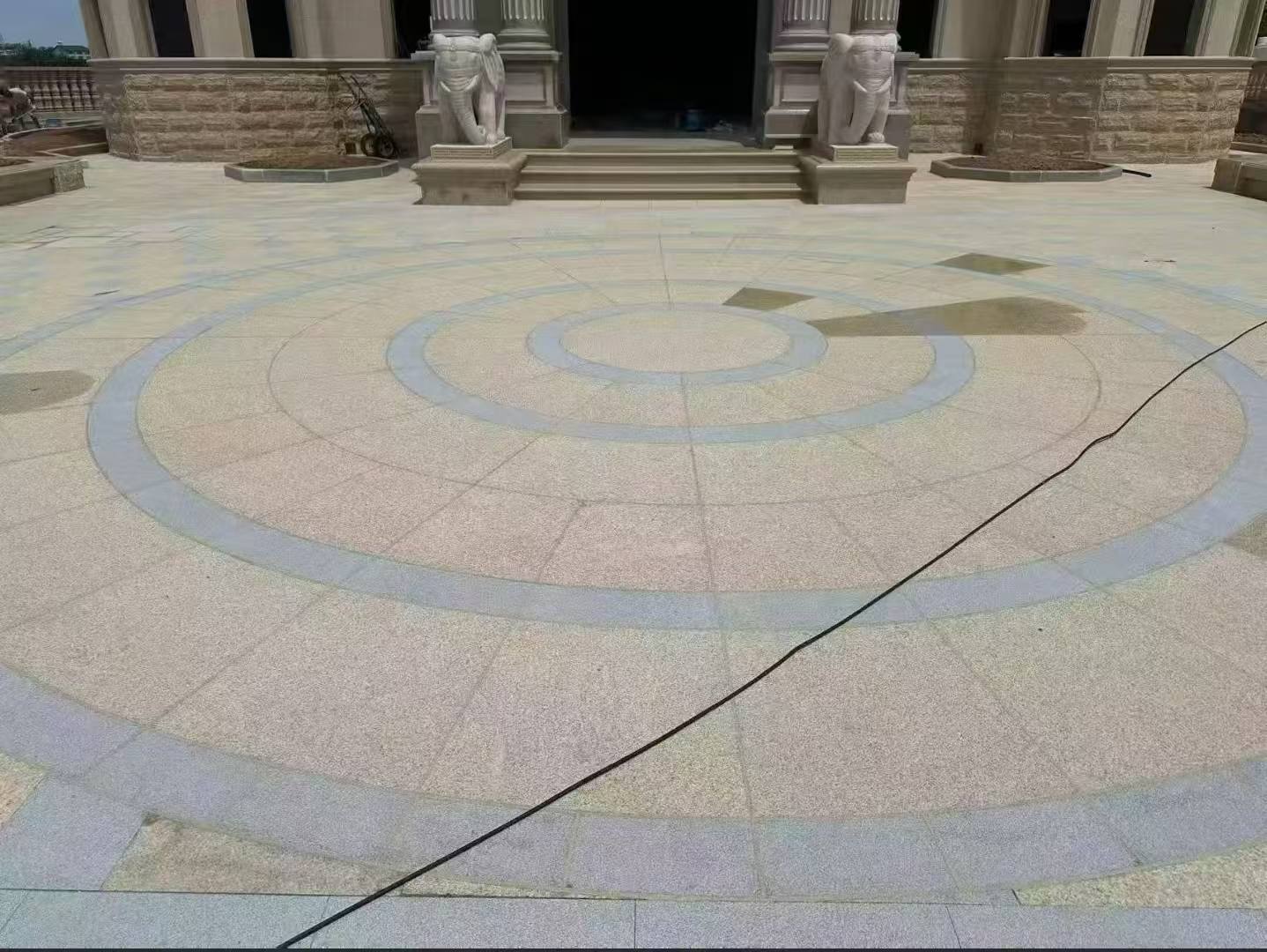 晋中 黄金麻芝麻灰花岗岩石材地铺拼接效果